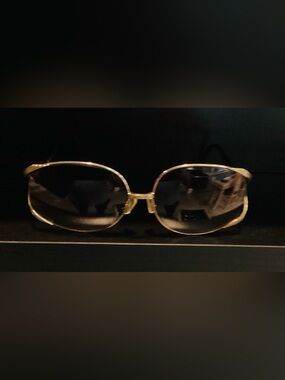 Christian Dior Women’s vintage Gold aviator style sunglasses w/ tortoise sides